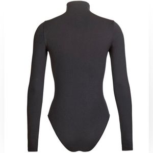 SKIMS KIM Kardashian Essential Longsleeve Onyx Black SMALL/MEDIUM MSRP $78 NWT